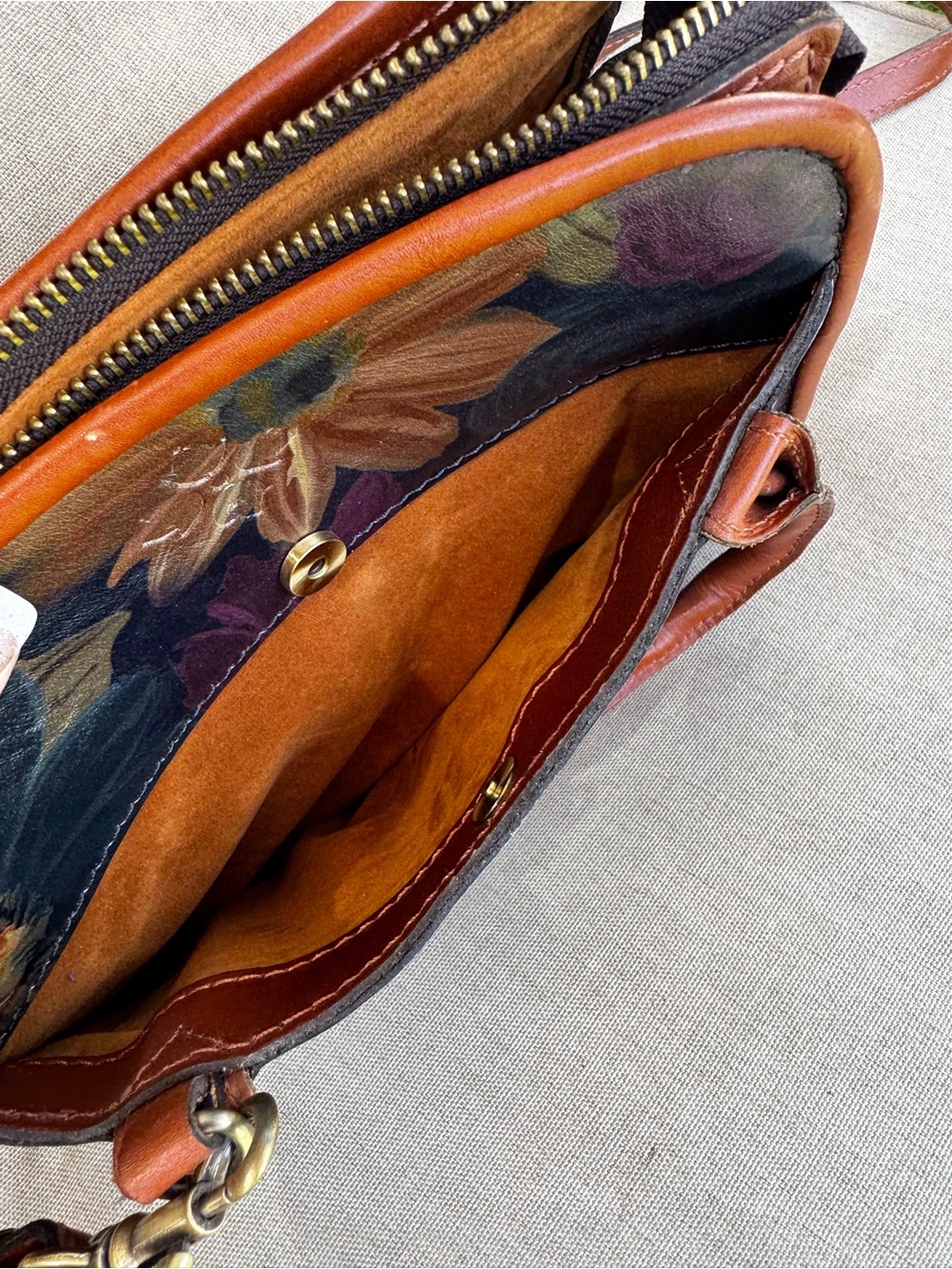 Patricia Nash Leather Purse PERUVIAN
Painting Collection - Picture 6 of 8